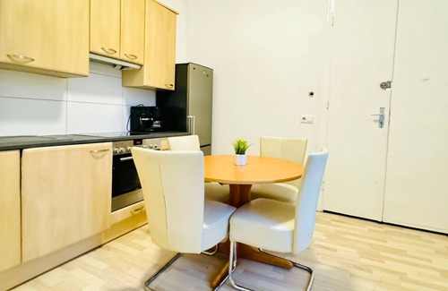 Grinzing Apartment | 3BR Stay for 6P Near FAC Platz