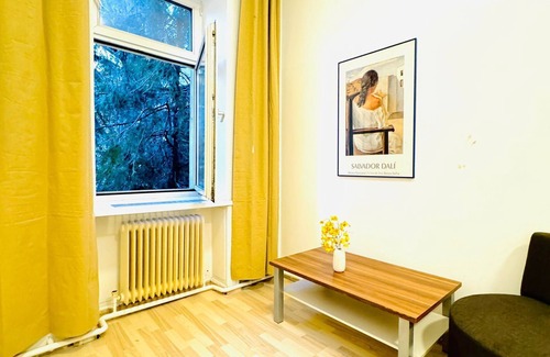 Grinzing Apartment | 3BR Stay for 6P Near FAC Platz