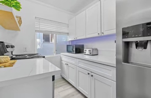 Mission Beach Apartment | 3BR Steps to Sand Ocean Breeze