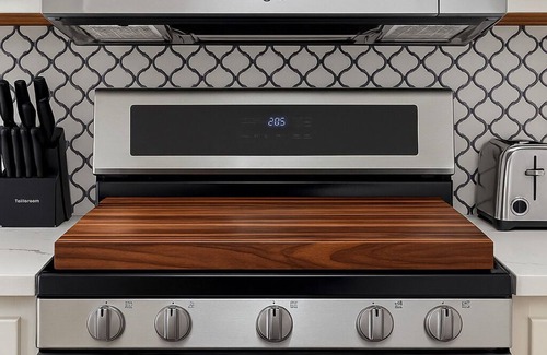 Naperville House | 3BR Townhome near Downtown Naperville River Trail Access + EV Charger