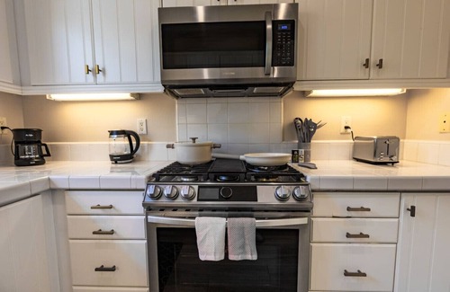 South Redondo House | 3BR Townhouse w/Patio, Games & Walk to the Beach!