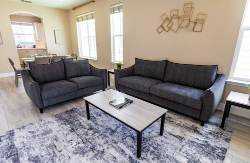 South Redondo House | 3BR Townhouse w/Patio, Games & Walk to the Beach!