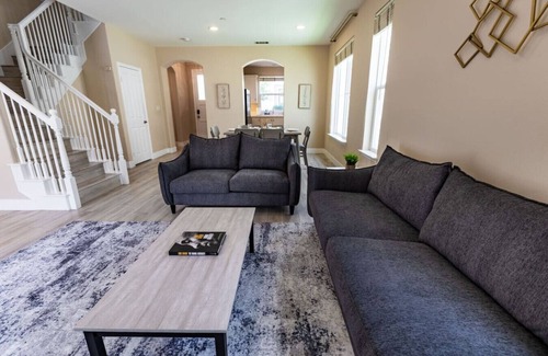 South Redondo House | 3BR Townhouse w/Patio, Games & Walk to the Beach!