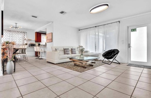 Hollywood Hills House | 3BR Vacation Villa w/Pool ~ Near Beach & Casino