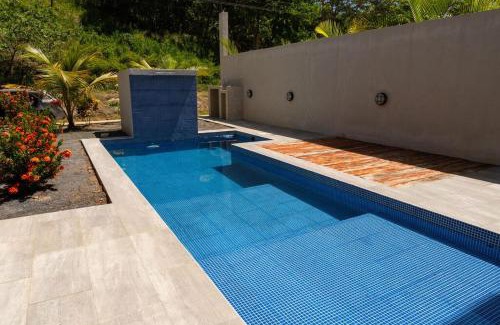 Dixon Cove Villa | 3BR villa, 4 bathrooms, private pool & a Free-Ford EcoSport 2018