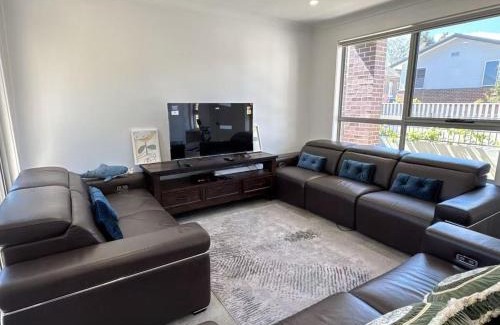 Burwood Villa | 3Br with study house in Burwood Unit2