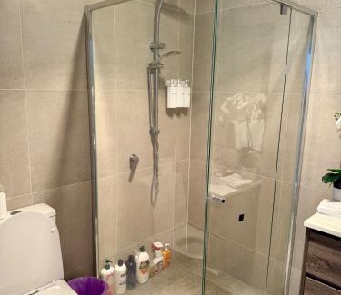 Burwood Villa | 3Br with study house in Burwood Unit2