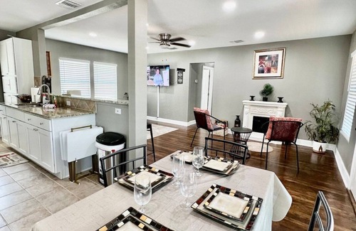Jefferson House | 3BR Woodlawn Home Med Center Area Furnished Extended Stay Wi-Fi W/D SA