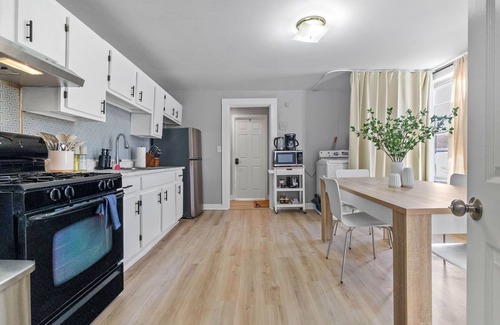 Winter Hill Apartment | 3BR2BATH 12G Home in Somerville
