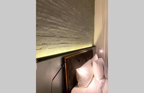 North Oakland Apartment | 3E-Spacious 2 bedroom in Oakland, sleeps 8