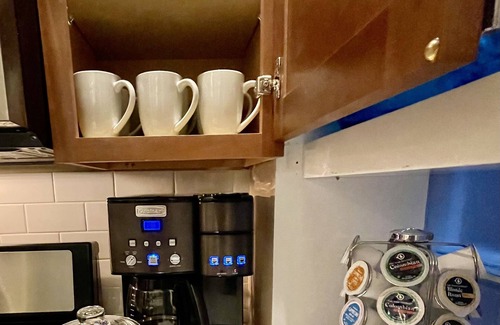 Near West Side Apartment | 3F Vintage Graystone in Little Italy near loop UIC United Ct & McCormick Place
