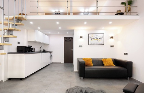 Palace District Apartment | ⭐3in1 MODERN DESIGN - 3 Apartment TOGETHER ❤️AIRCO 5BEDROOMs 4BATHs 9BEDs