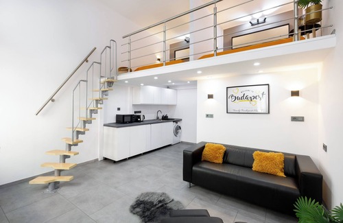 Palace District Apartment | ⭐3in1 MODERN DESIGN - 3 Apartment TOGETHER ❤️AIRCO 5BEDROOMs 4BATHs 9BEDs