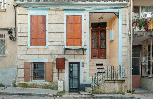 Konak Apartment | 3min to the historical elevator,quiet and peaceful