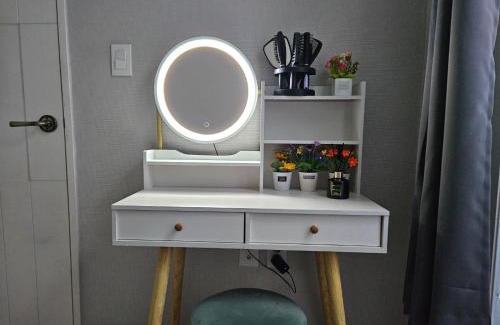 Hwagok-dong Apartment | 3mins to Kkachisan Station, Market, Parking, Full option