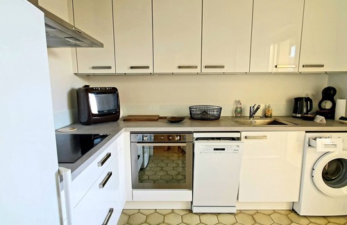 Antibes Old Town Apartment | 3p, air-conditioned, terrace, 2 bedrooms - 5min beach, old town, shops