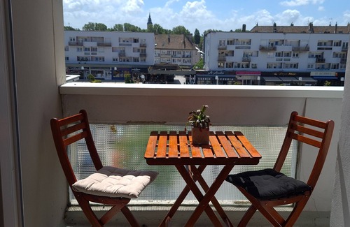 Calais City Center Apartment | 3p apartment with quiet balconies in lively WIFI area