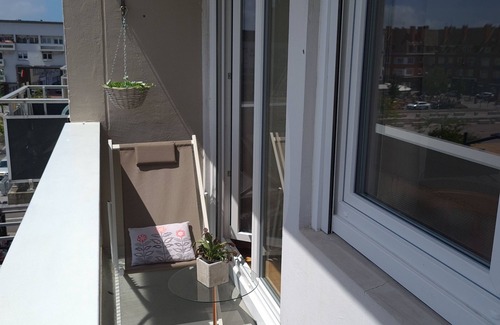 Calais City Center Apartment | 3p apartment with quiet balconies in lively WIFI area