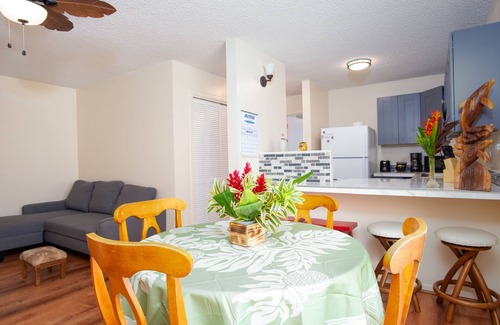 Hilo Condo | 3rd-floor downtown Hilo condo with great location near the bay, W/D, cable, & AC