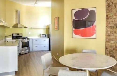 River North Apartment | 3rd Floor Flat in River North - 3N