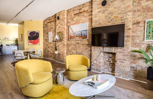 River North Apartment | 3rd Floor Flat in River North - 3N