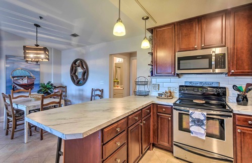 Darien Condo | 3rd-Floor Riverfront Condo: Walk to Downtown Eats!
