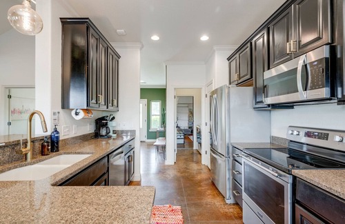 Dripping Springs House | 4 2 Firepit hot tub Scenic Views L2 EV Charger