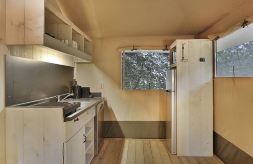 Huizen RV Rental | 4-6-person safari tent in the holiday park Landal Gooise Heide