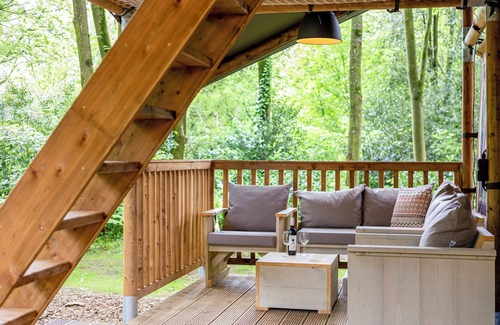 Huizen RV Rental | 4-6-person safari tent in the holiday park Landal Gooise Heide