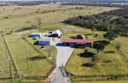 Hempstead House | 4.95 acres, pool/basketball/volleyball/soccer close to ATV, Safari, Range, Golf