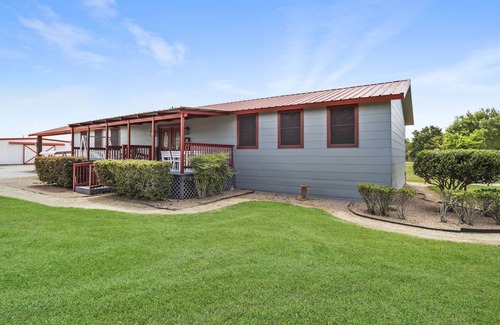 Hempstead House | 4.95 acres, pool/basketball/volleyball/soccer close to ATV, Safari, Range, Golf