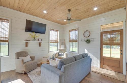 Ludlow House | 4-Acre Plot Farmhouse-Chic Retreat in Forest!