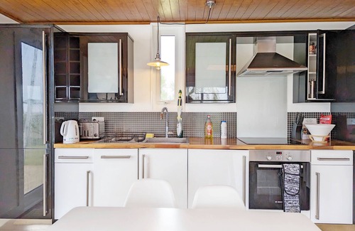 Emsworth Cottage | 4 Avocet Quay , Emsworth - sleeps 4 guests in 2 bedrooms