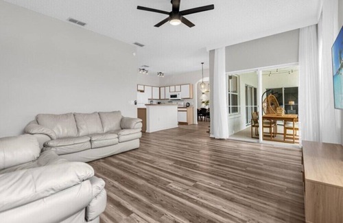 Crescent Lakes House | 4 Bathrooms/3 Bathrooms/Cresent Lakes (5305 CV)