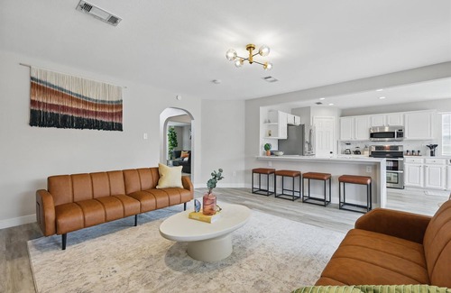 Flower Mound House | 4-BD/2.5-BA Tropical Pool Oasis with a Game Room