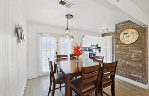 Weatherford House | 4-BD 2-BA Home Retreat Laundry Backyard