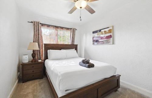 Weatherford House | 4-BD 2-BA Home Retreat Laundry Backyard