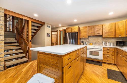 The Galena Territory House | 4 Bdrm Dog-Friendly Territory Getaway