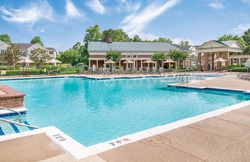 Berkeley Condo | 4 BDRM~ HUGE UNIT SLEEPS 12~ ONLY 10 MILES TO BUSCH GARDENS~INDOOR/OUTDOOR POOLS
