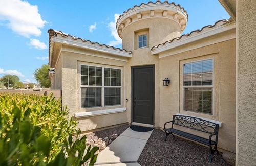Maryvale House | 4 Bdrm - Minutes from Westgate & Cardinals Stadium