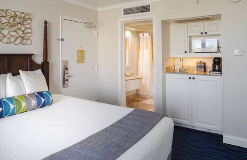 St. Pete Beach Hotel | 4 Beach View Rooms With Balcony, Coastal Escape, Parking!