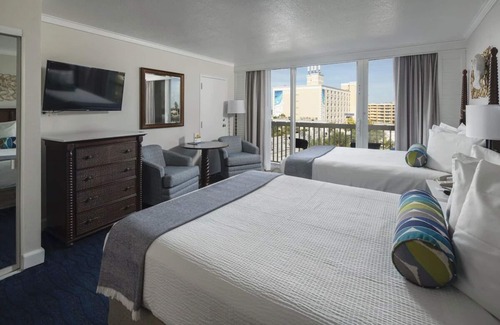 St. Pete Beach Hotel | 4 Beach View Rooms With Balcony, Coastal Escape, Parking!