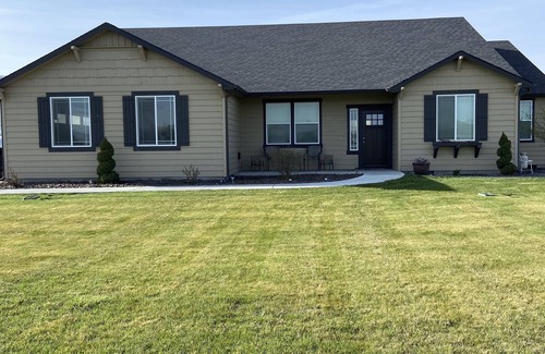 Prosser House | 4 bed 2 bath Sleeps 6 adults 2 children. additional need approved see pricing