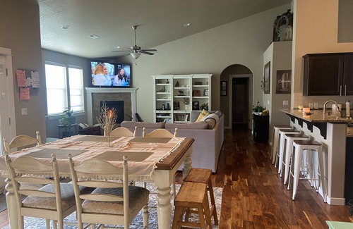 Prosser House | 4 bed 2 bath Sleeps 6 adults 2 children. additional need approved see pricing