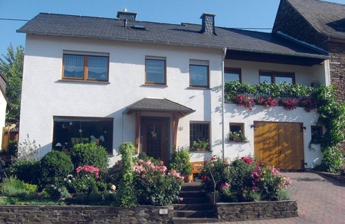 Dhron Apartment | 4-bed apartment for 2 persons with 2 bedrooms - Ferienwohnung Gorges