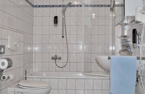 Boos Bed & Breakfast | 4-bed apartment - Gasthof Zur Quelle