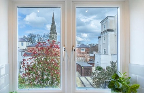 Winchester House | 4 Bed City House with Private Garden and Parking