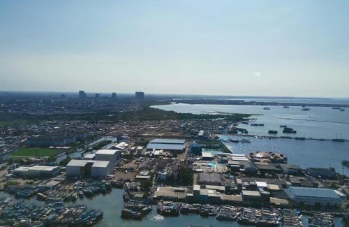Pluit Apartment | 4 Bed Condo Sleeping by The Sea