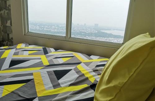 Pluit Apartment | 4 Bed Condo Sleeping by The Sea