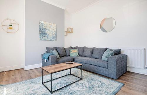 Castle House | 4 Bed Executive Style House - Near City Centre